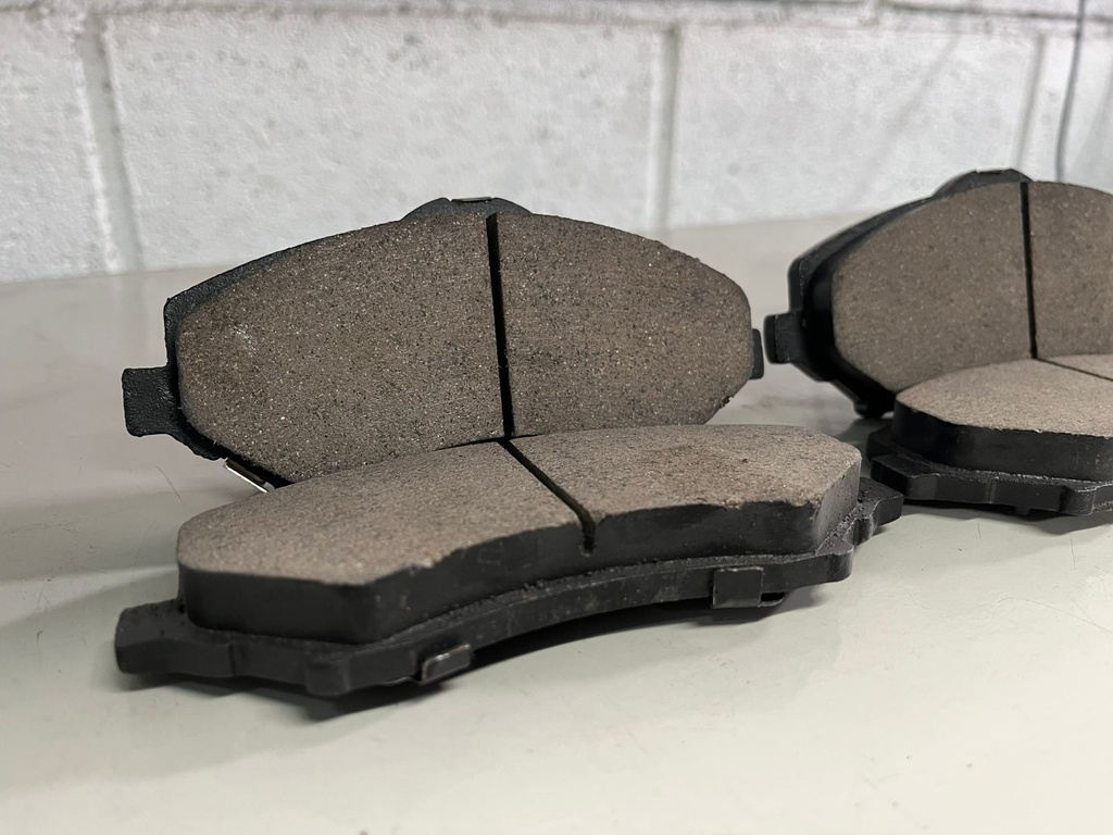 Pastillas de Freno Delanteras Cerámicas Jeep Wrangler JK 2007-2018 / Jeep Liberty 2008-2012.