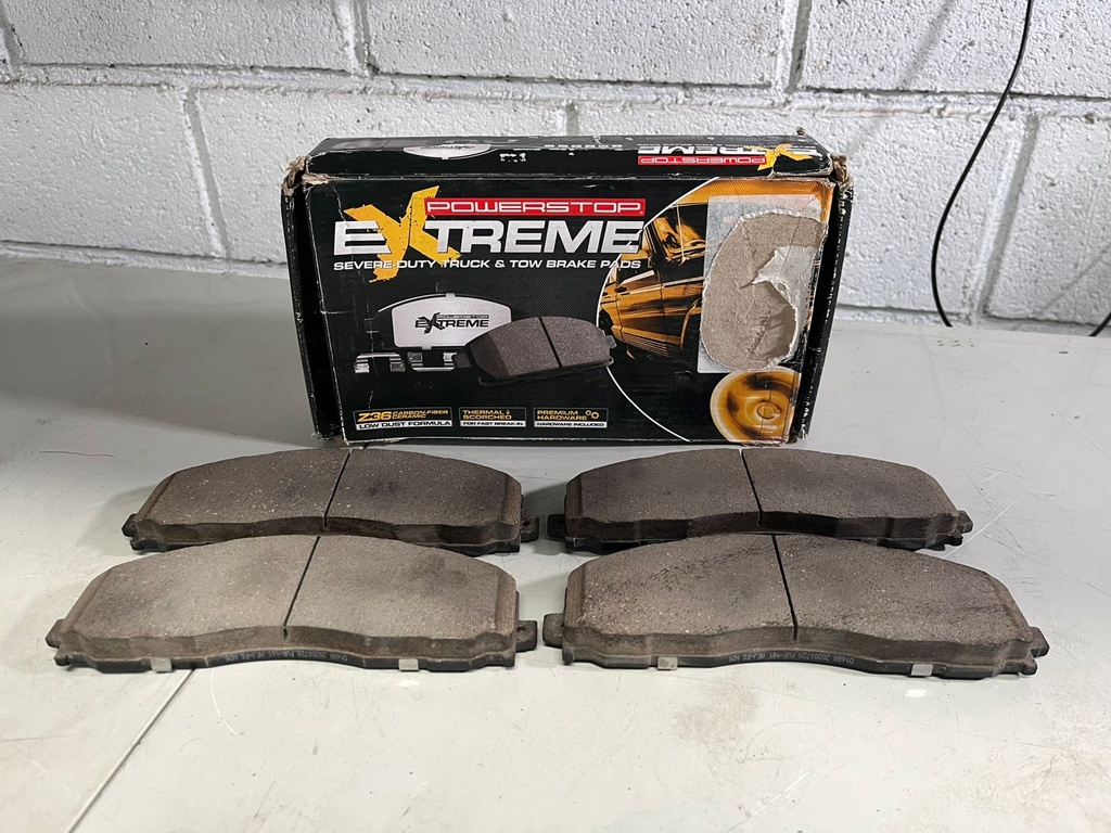 Pastillas Delanteras Fibra Carbon/Ceramica para Ford F250 Super Duty / F350 Super Duty 2012-2022 / F450 Super Duty 2013-2016.