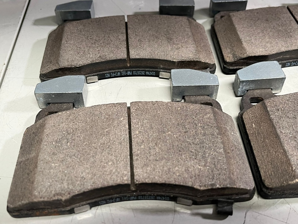 Pastillas Delanteras Fibra Carbon/Ceramica Chevrolet Camaro LT / SS 2016 / 2023 / Corvette C7 Stingray 2014-2019.