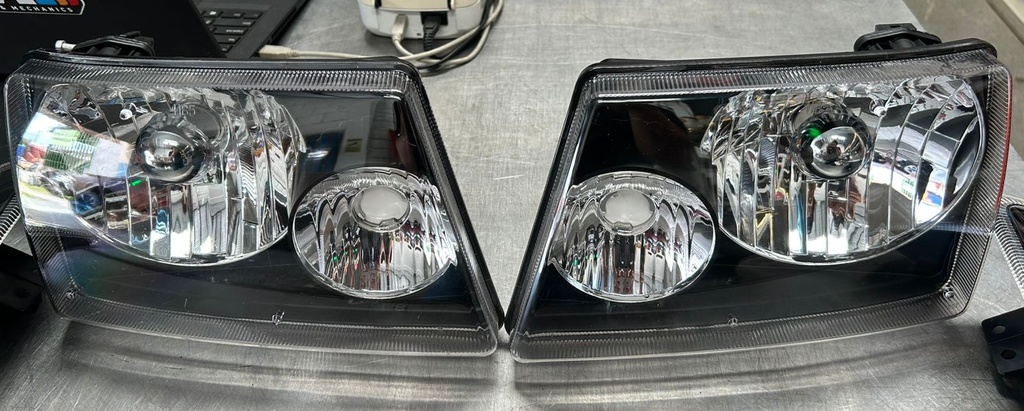 LUCES DELANT CARCASA NEGRA FORD RANGER 01/11 VERSION AMERICANA