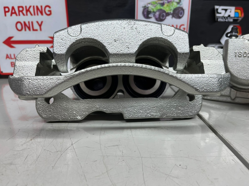 Calipers delanteros para Chevrolet Silverado/Tahoe/Avalanche/Subuerban 1500/2500/3500 99-13