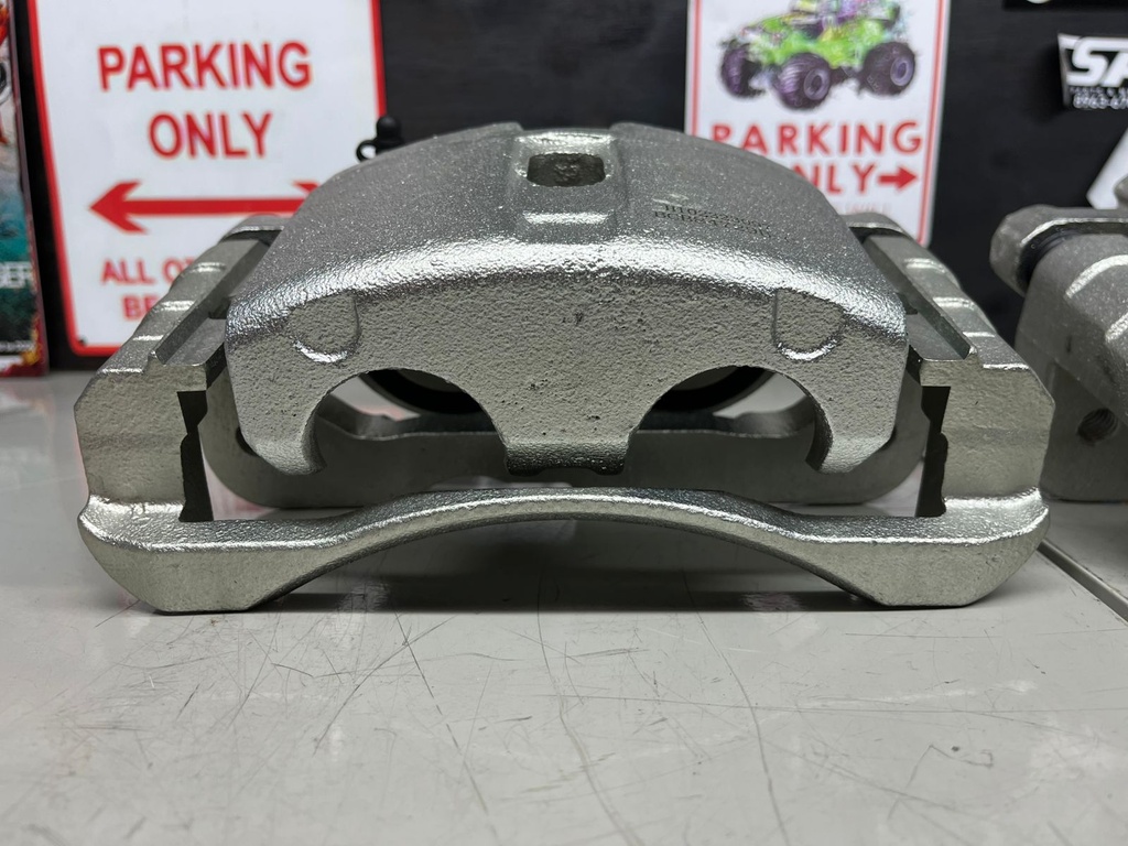Calipers delanteros para Chevrolet Silverado/Tahoe/Avalanche/Subuerban 1500/2500/3500 99-13