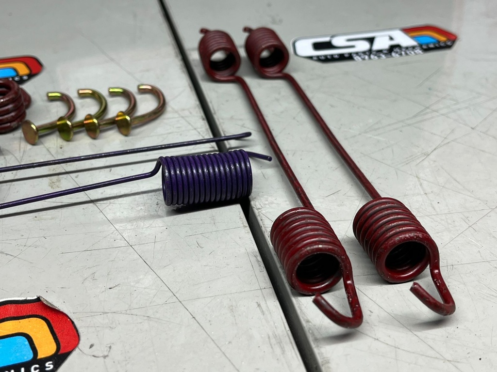 Kit de Hardware de Tambor Ford F250 1980-1999 / F350 1976-1997 / Econoline Club Wagon 1977-2000 / E-250 Econoline 1976-2000.