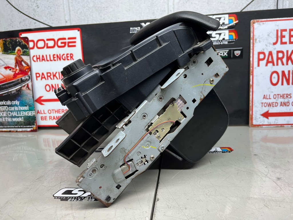 Radio Pantalla Tactil Chevrolet Tahoe 2015-2019. (ORIGINAL USADO)