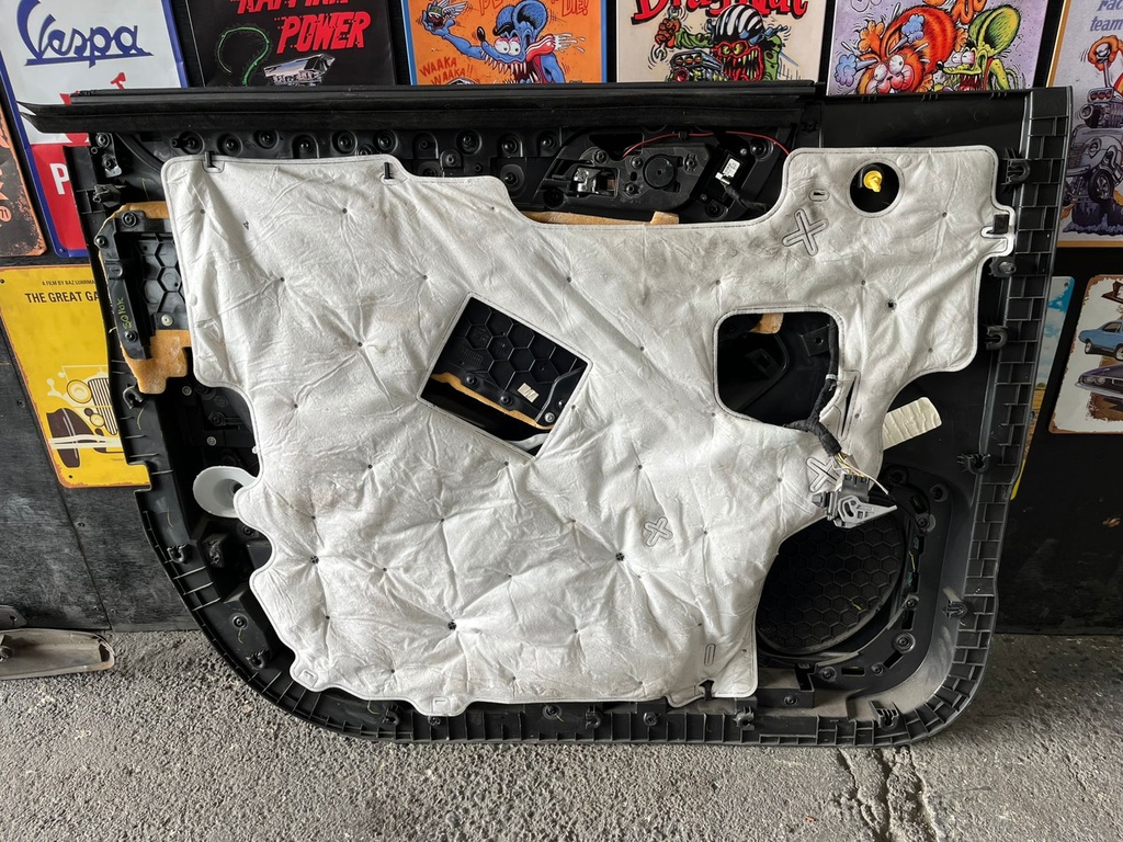 Panel de puerta Delantera Derecha Chevrolet Tahoe / Suburban 2015-2020 / GMC Yukon XL 2015-2020.
