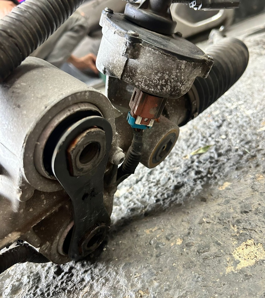 Cremallera de dirección electrica para Chevrolet Suburban / Tahoe 2017 al 2019 ( Usado )