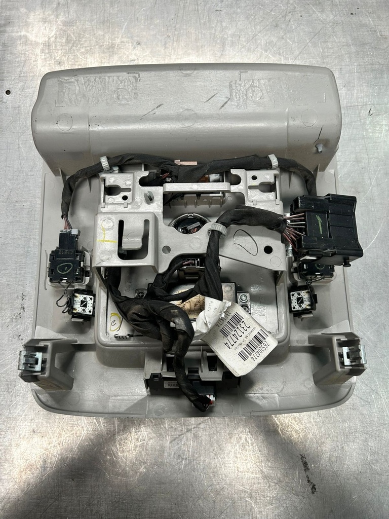 Consola superior gris para Chevrolet Tahoe / Suburban 2015 al 2020 ( Usado)