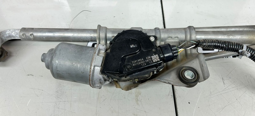 Varillaje de escobillas con motor para Chevrolet Tahoe / Suburban 2015 al 2019 (Usado)