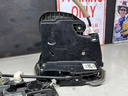 Cerradura de puerta Trasera Derecha Chevrolet Silverado 1500 2015-2019 / Suburban 2015-2020 / Tahoe 2015-2019 / GMC Sierra 1500 2014-2020 / GMC Yukon XL 2015-2019.(ORIGINAL USADO)