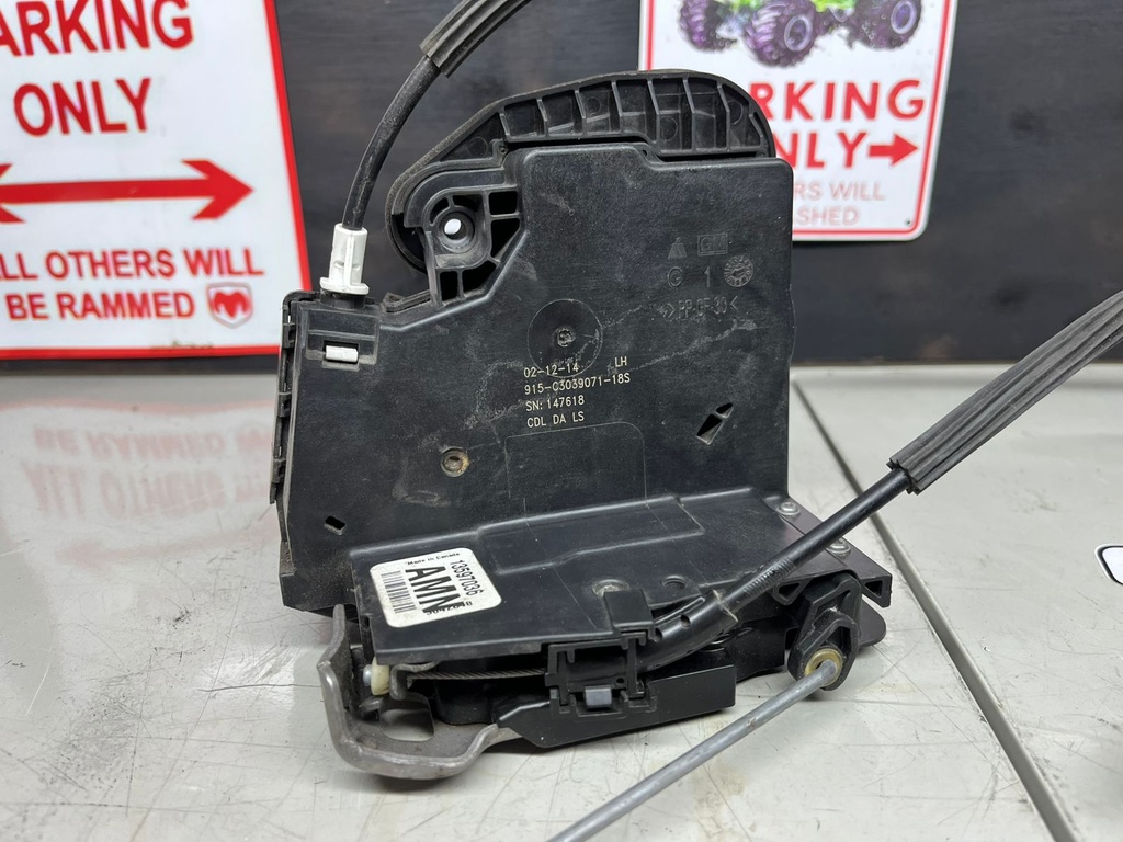 Cerradura de puerta Trasera Izquierda Chevrolet Silverado 1500 2015-2019 / Suburban 2015-2020 / Tahoe 2015-2019 / GMC Sierra 1500 2014-2020 / GMC Yukon XL 2015-2019.(ORIGINAL USADO)