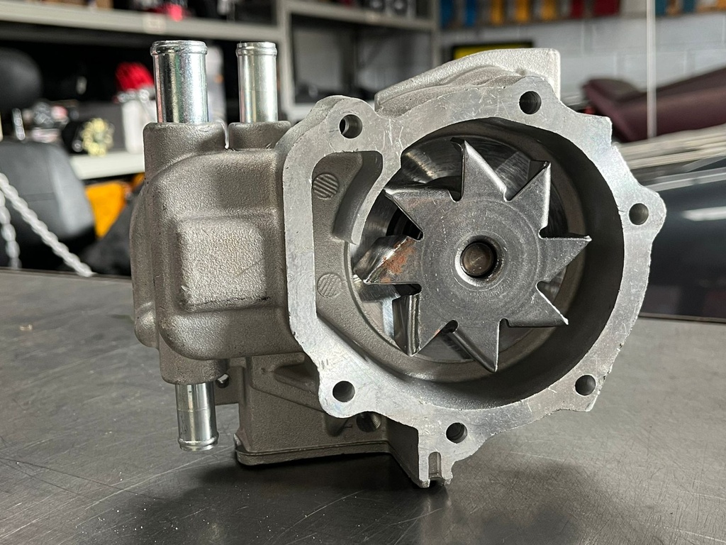 Bomba de Agua con para Subaru Impreza 2.5L 2006-2011 / Forester 2.5L 2007-2010 / Outback 2.5L 2007-2012 / Legacy 2.5L 2007-2012. (Motores EJ20 / EJ25)
