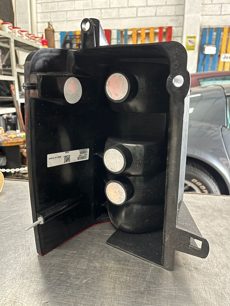 Luz Trasera Izquierda Jeep Grand Cherokee 1993-1998.