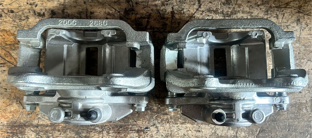 Caliper trasero de un piston derecho para Chevrolet Astro 2003 al 2005 Silverado 1999 al 2002 Tahoe / Suburban 2000 al 2001