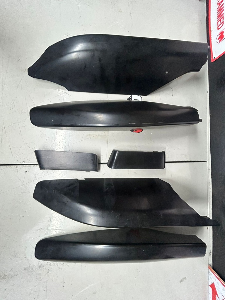 Racks para Toyota Land Cruiser J200 2008 al 2021 (Imagen ilustrativa) (Usado)