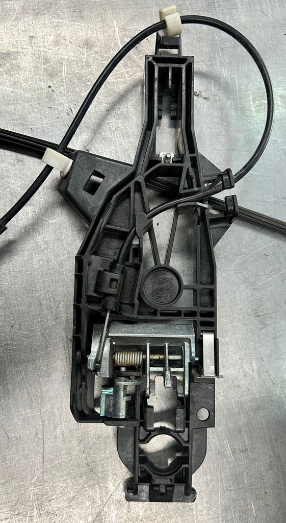 Actuador de cerradura delantero derecho para Chevrolet Silverado 1500 2015-2019 / Suburban 2015-2020 / Tahoe 2015-2019  (usado)