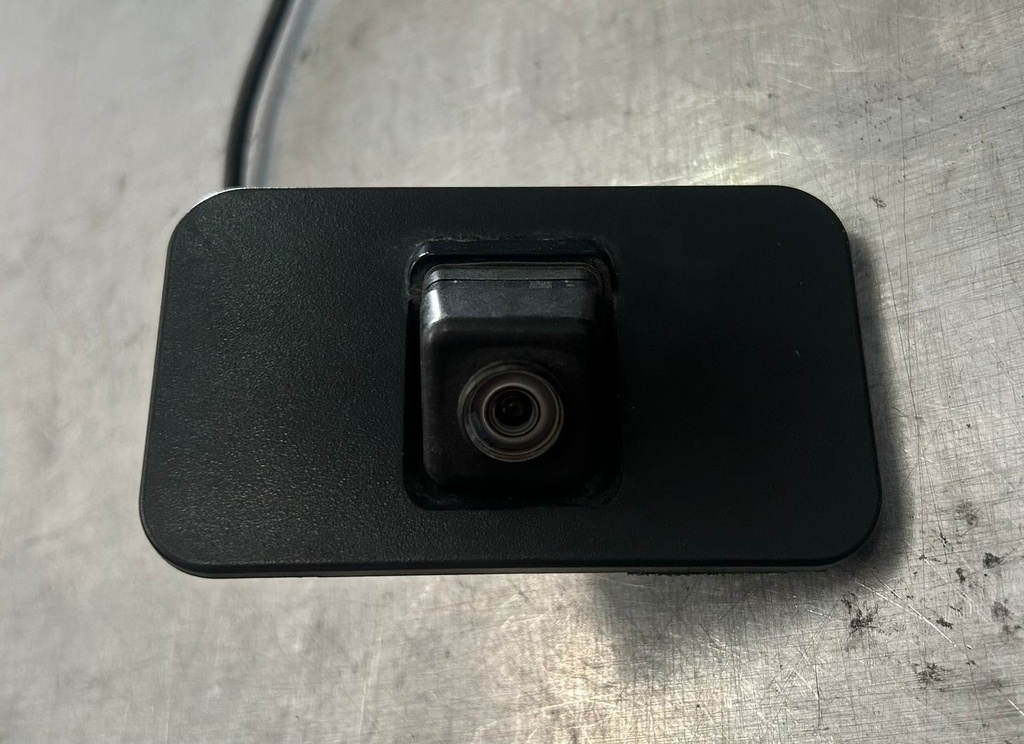 Cámara de reversa para Chevrolet Tahoe / Suburban 2015 al 2020 (usado)
