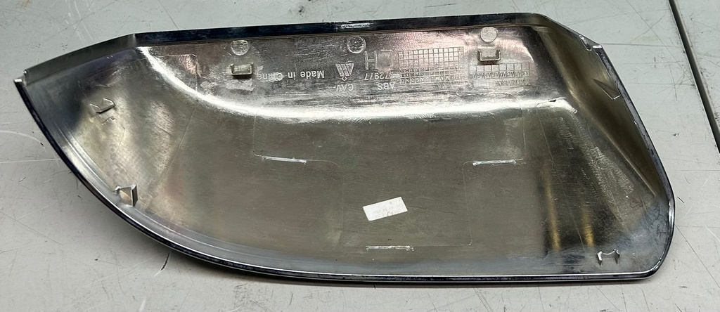 Carcasa de espejo izquierdo cromado para Chevrolet Tahoe / Suburban 2015 al 2020 (usado)