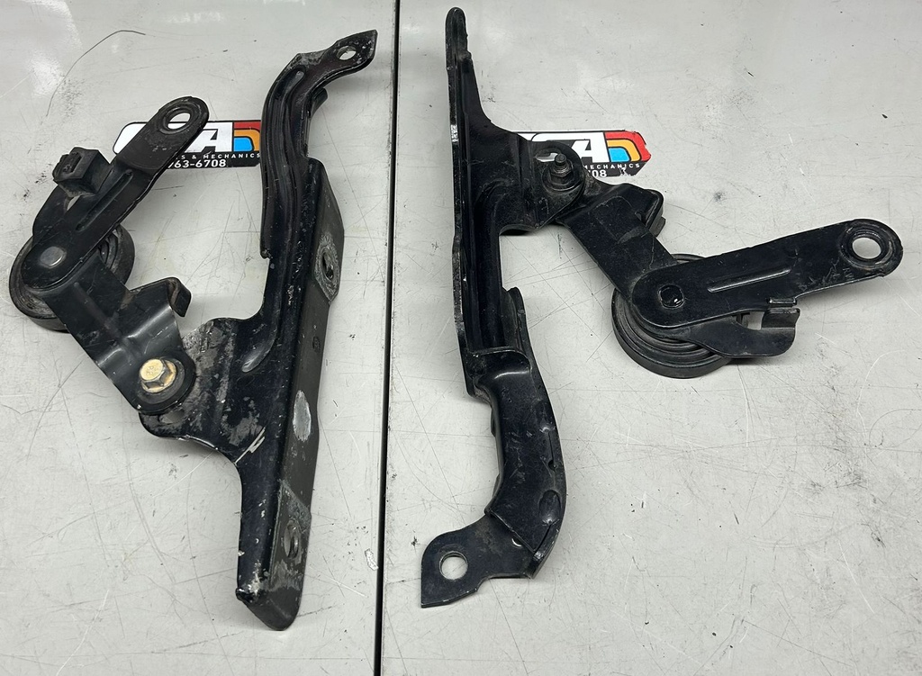 Bisagra de capó para Chevrolet Tahoe / Suburban 2015 al 2020  (usado)
