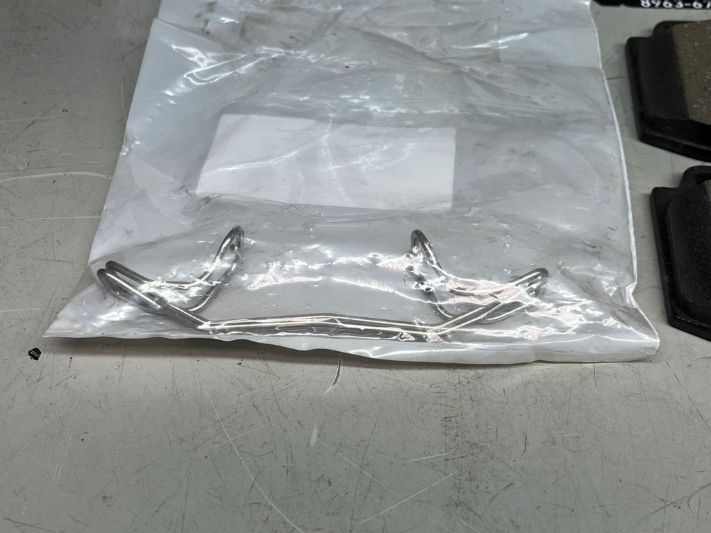 Pastillas Delanteras Fibra Carbón/Cerámica Mercedes Benz E350 2010-2016 / E550 2010-2011.