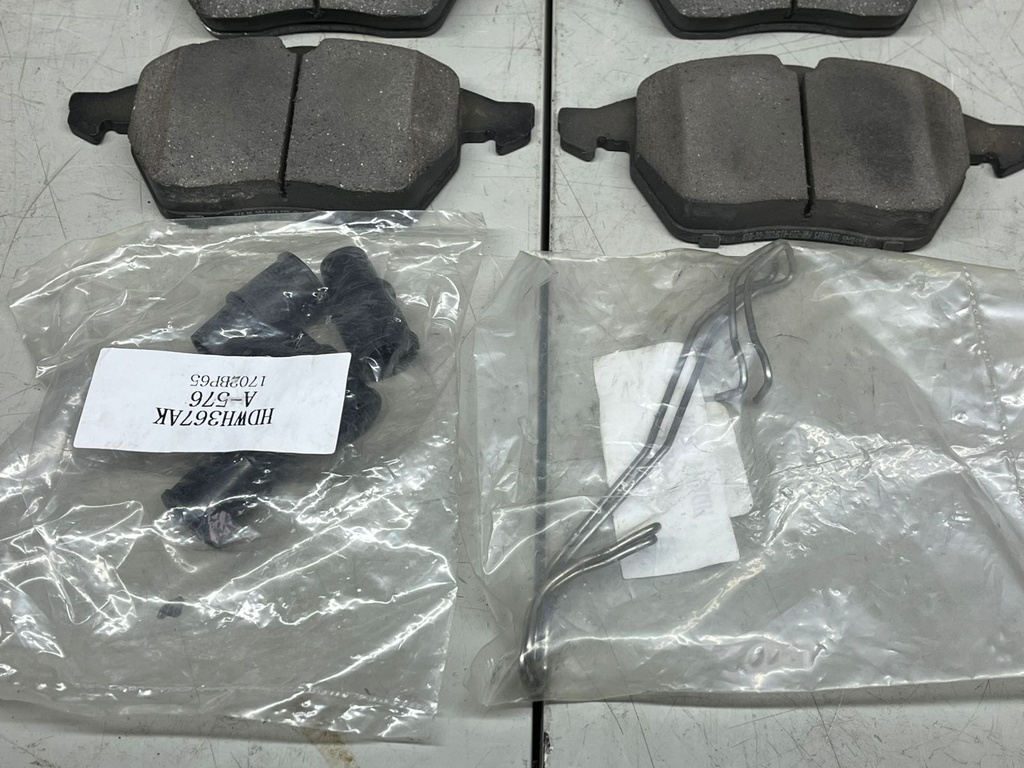 Pastillas Delanteras Fibra Carbon/Cerámica Audi A4 1996-1999 / A4 Quattro 1996-1999.