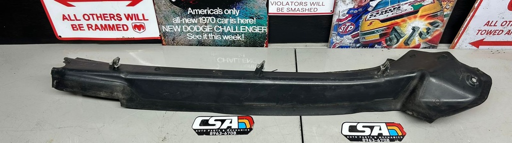Pilar de puerta elevadiza superior izquierda Para Chevrolet Tahoe / Suburban 2015 al 2020  (usado)