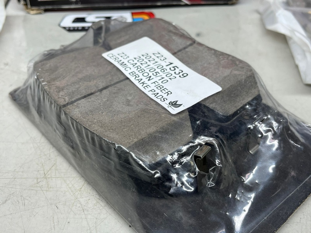 Pastillas Delanteras Fibra Carbon/Cerámica Subaru Impreza 2011-2016 / Forester 2011-2018 / Legacy 2013-2014.
