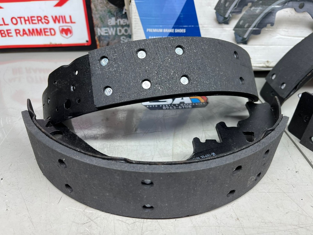 Zapatas de Freno de Tambor Jeep J10 / J20 1977-1988 / CJ5 / CJ7 1979-1980 / Cherokee 1977-1983.