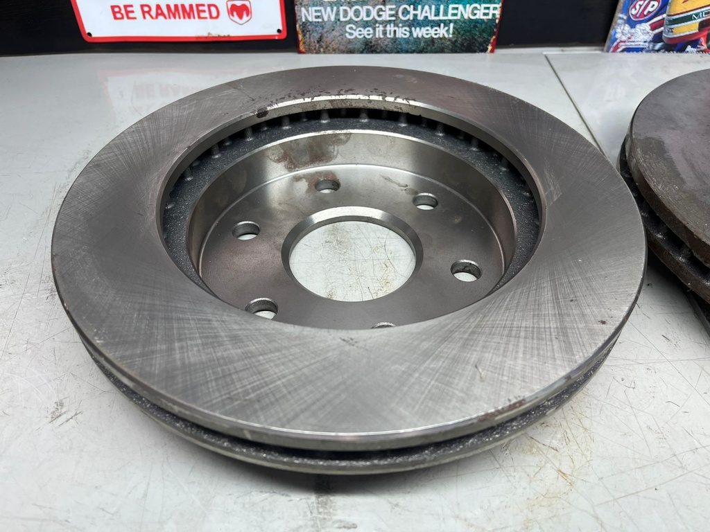 Discos Delanteros Ventilados Chevrolet Silverado 1500 1999-2006 / Avalanche 1500 1999-2006 / Tahoe / Suburban 2000-2006 / GMC Sierra 1500 1999-2006.
