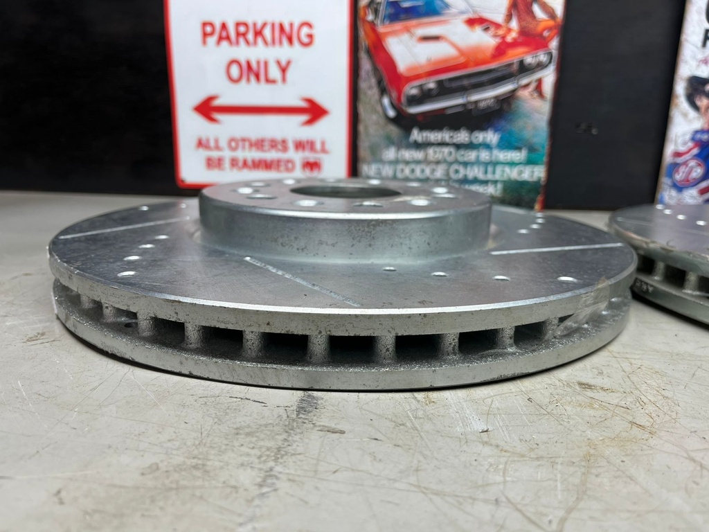 Discos Delanteros Perforados 319mm Chevrolet Blazer 2019-2023 / Traverse 2018-2023.