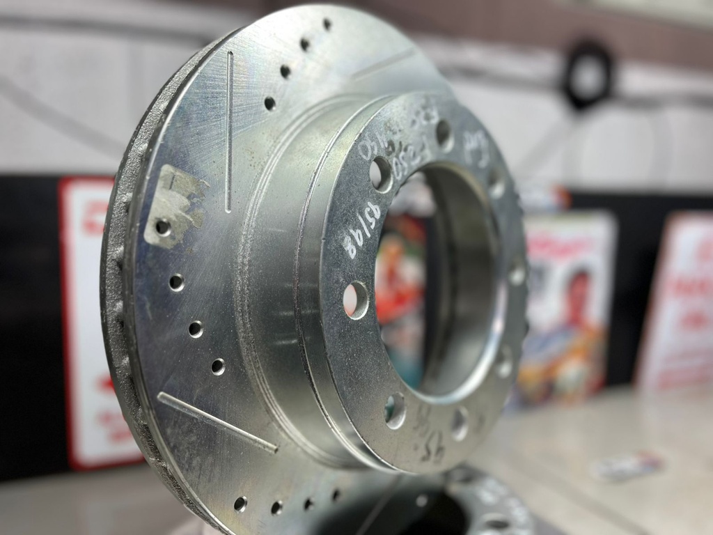 Discos Delanteros Perforados Ford F250 Super Duty 1995-1998 / F350 Super Duty 1995-1997.
