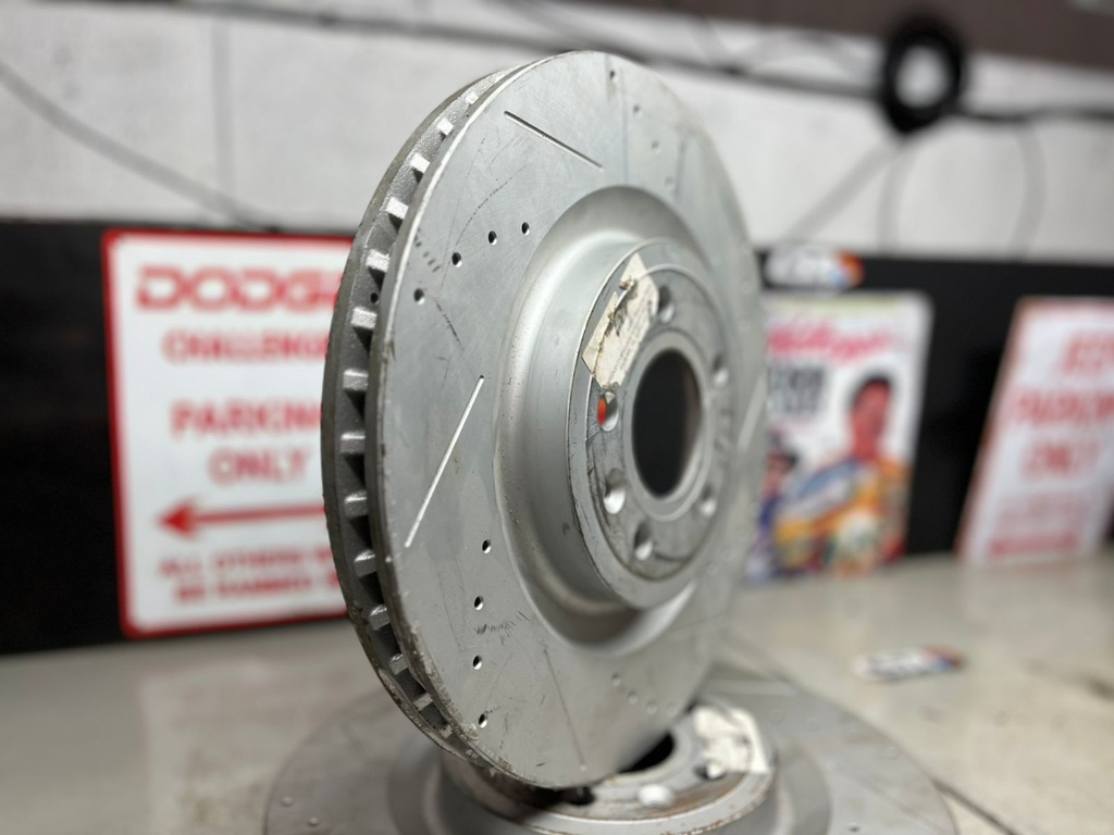 Discos Delanteros Perforados 335mm Ford Mustang 2011-2014.