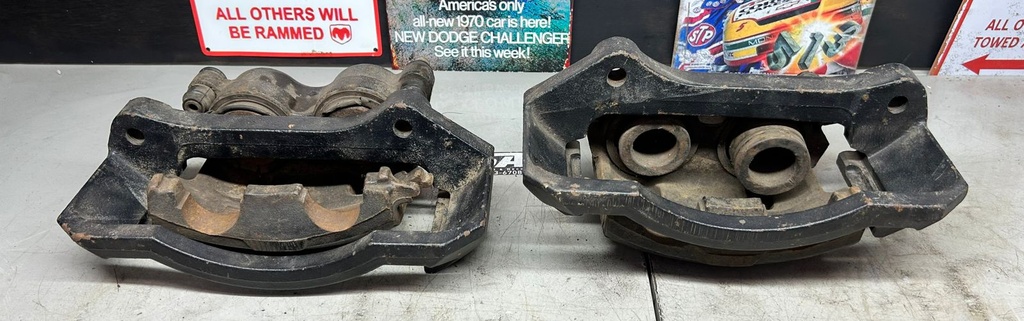 Calipers delanteros para Dodge Ram 1500 2006 al 2008 / 2500 / 3500 2003 al 2008 / 3500 Van 2003 (imagen ilustrativa) (usado)