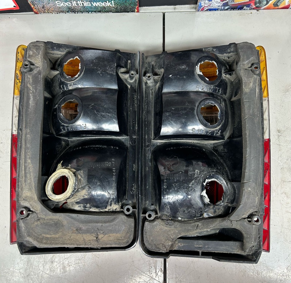 Luces trasera para Ford Aerostar 1986 a 1995 (usado) (imagen ilustrativa)