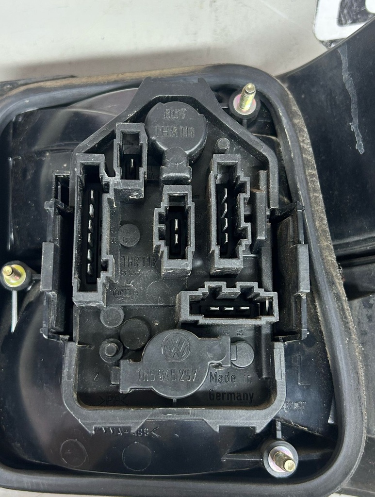 Luz trasera izquierda para Volkswagen Jetta 1993 a 1998 (usado) (imagen ilustrativa)