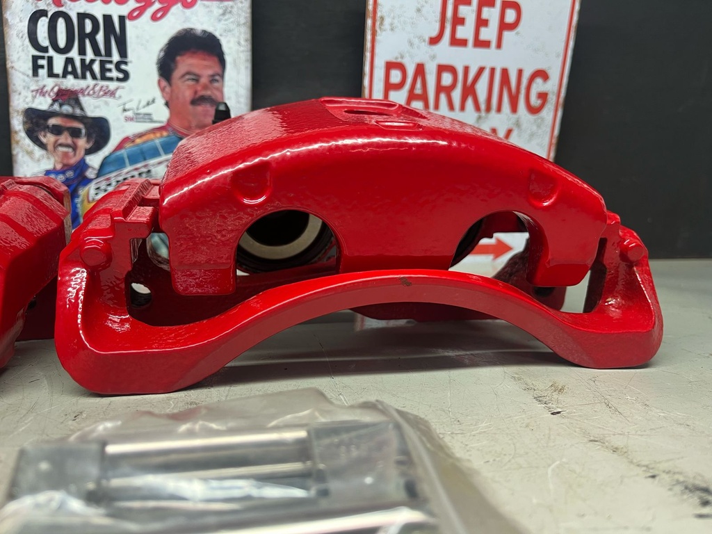 Caliper Delanteros Chevrolet Silverado 2500 1999-2004 / 3500 2004-2006 / Avalanche 2500 2002-2006 / Express 2500 / 3500 2002-2020 / Suburban 2500 2000-2013.