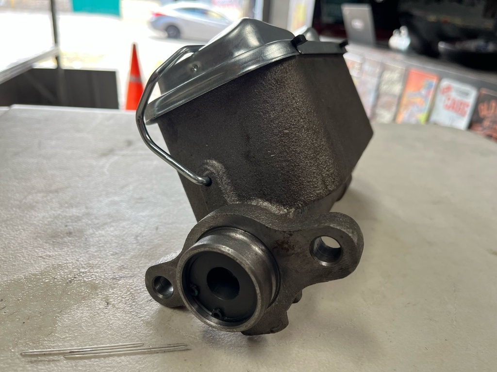 Cilindro Maestro Dodge D250 1986-1993 / D350 1984-1993 / W200 1970-1980 / W250 / W350 1981-1993.