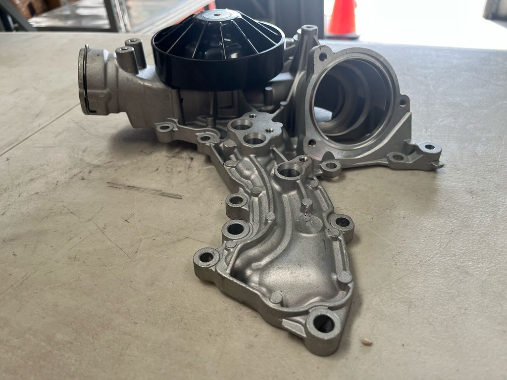 Bomba de Agua Mercedes Benz CL63 AMG 5.5L-6.3L V8 / 6.0L V12 2011-2015 / S63 AMG 5.5L V8 2012-2017 / G63 AMG 5.5L V8 2013-2018.