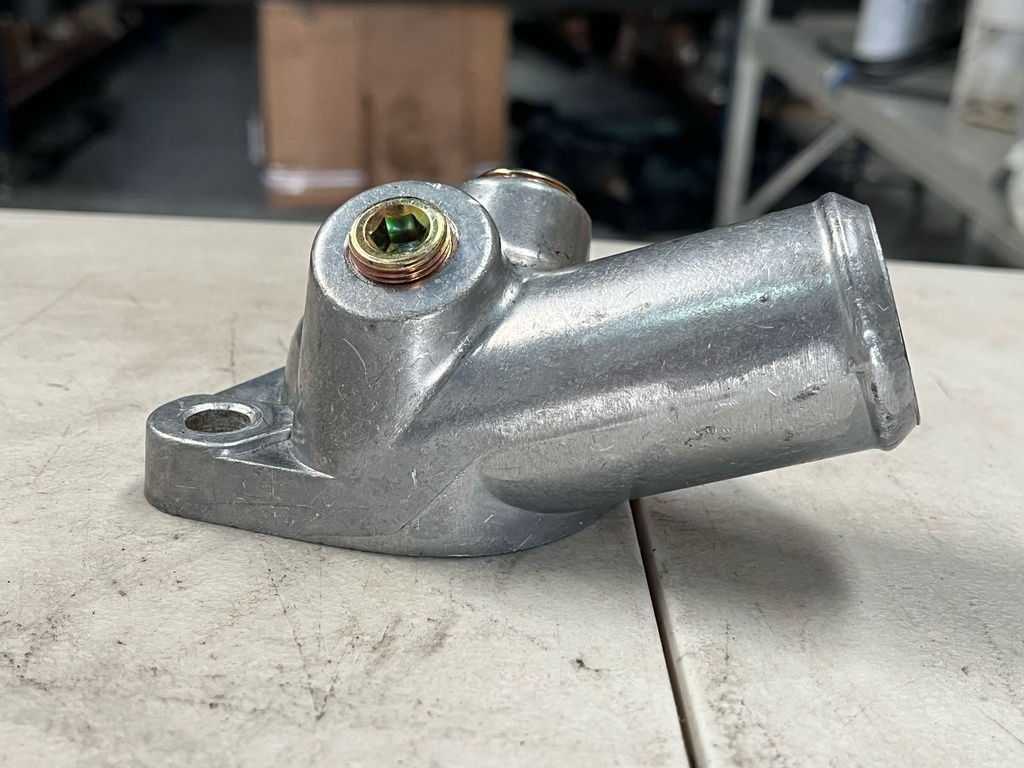 Carcasa de Termostato para Motores GM 3.8L / 5.0L / 5.7L 1980-1990.