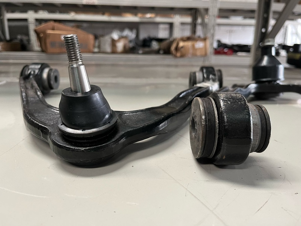 Tijeretas delanteras superiores para Silverado 1500 / Avalanche 1500 1999-2006 / Suburban / Tahoe 2001-2006
