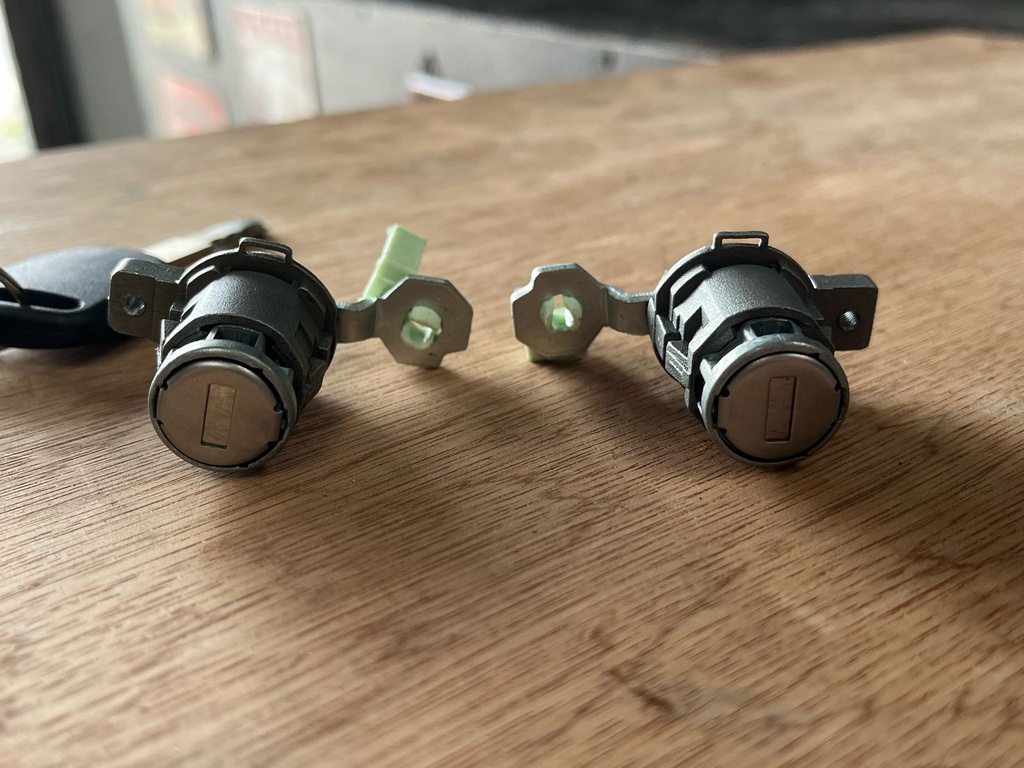 Llavines de Cerradura de Puerta Honda Civic Del Sol 1993-1997.