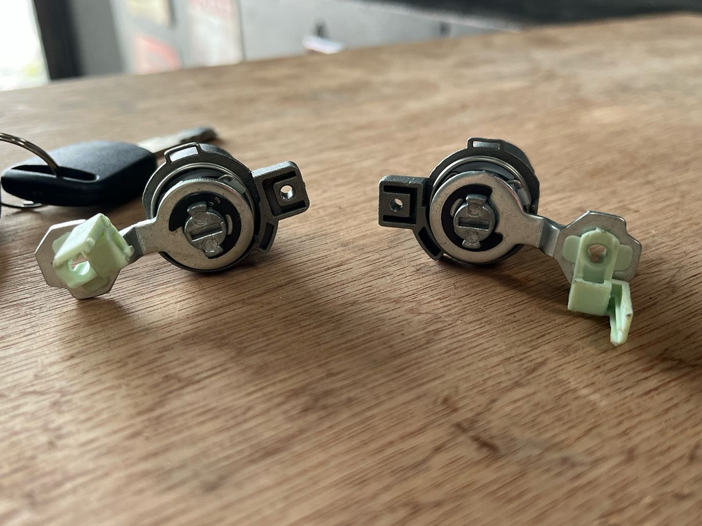 Llavines de Cerradura de Puerta Honda Civic Del Sol 1993-1997.