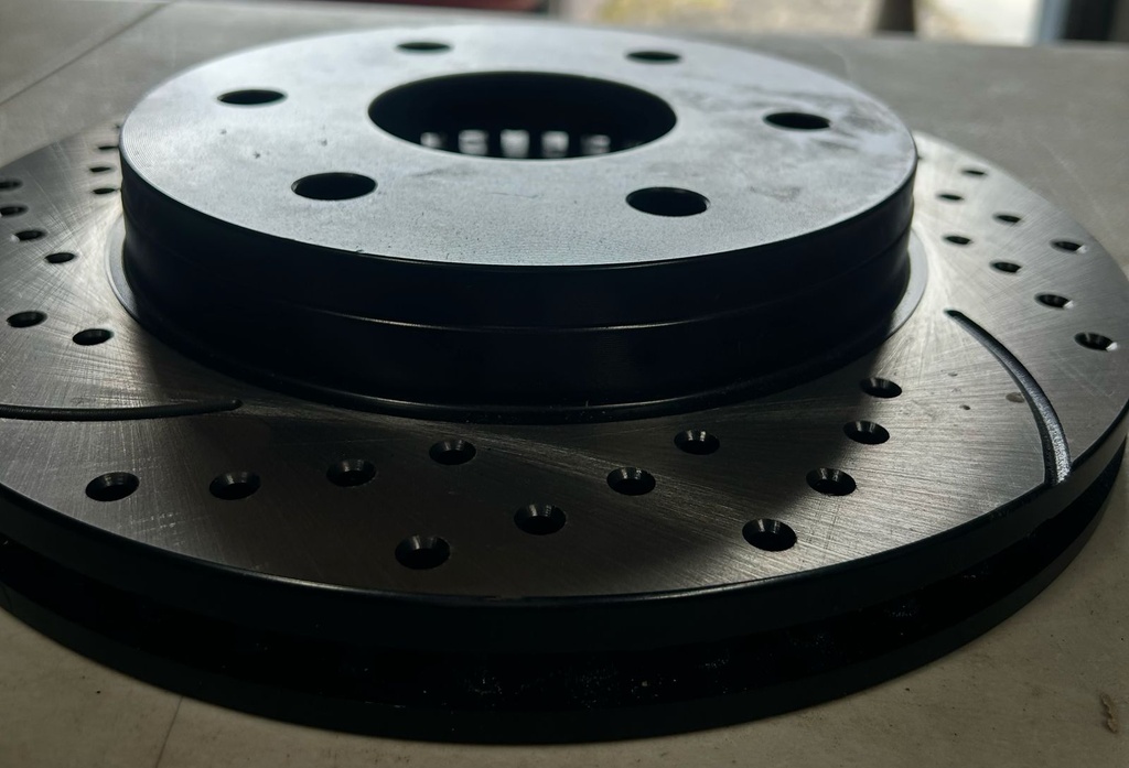 Disco delantero derecho perforado / ventilado para Chevrolet Astro 2003 al 2005 / Avalanche 1500 2002 al 2006 / Express 1500 2003 al 2008 / 2500 2003 al 2008 / Silverado 1500 1999 al 2006 / Suburban 1500 2000 al 2006 / Tahoe 2000 al 2006