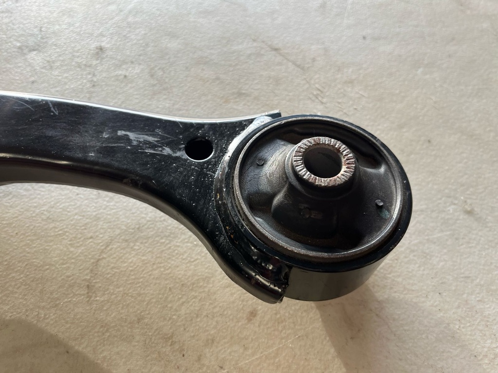 Tijereta Delantera Inferior Derecha Hyundai Santa Fe V6 3.7L 2007-2012.