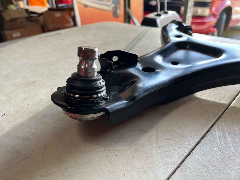 Tijereta Delantera Inferior Derecha Hyundai Santa Fe V6 3.7L 2007-2012.