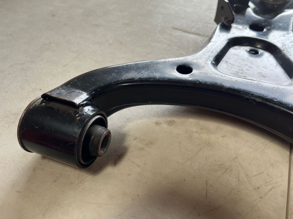 Tijereta Delantera Inferior Izquierda Hyundai Santa Fe V6 3.7L 2007-2012.