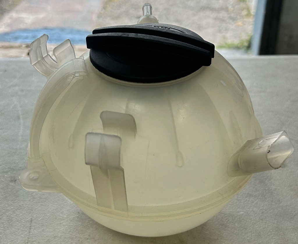 Depósito de refrigerante para Audi A3 2001 al 2004 / S3 2000 al 2003 / TT 1999 al 2006 / Volkswagen Golft 1999 al 2010 / Beetle 2006 al 2010 / Jetta 1999 al 2010