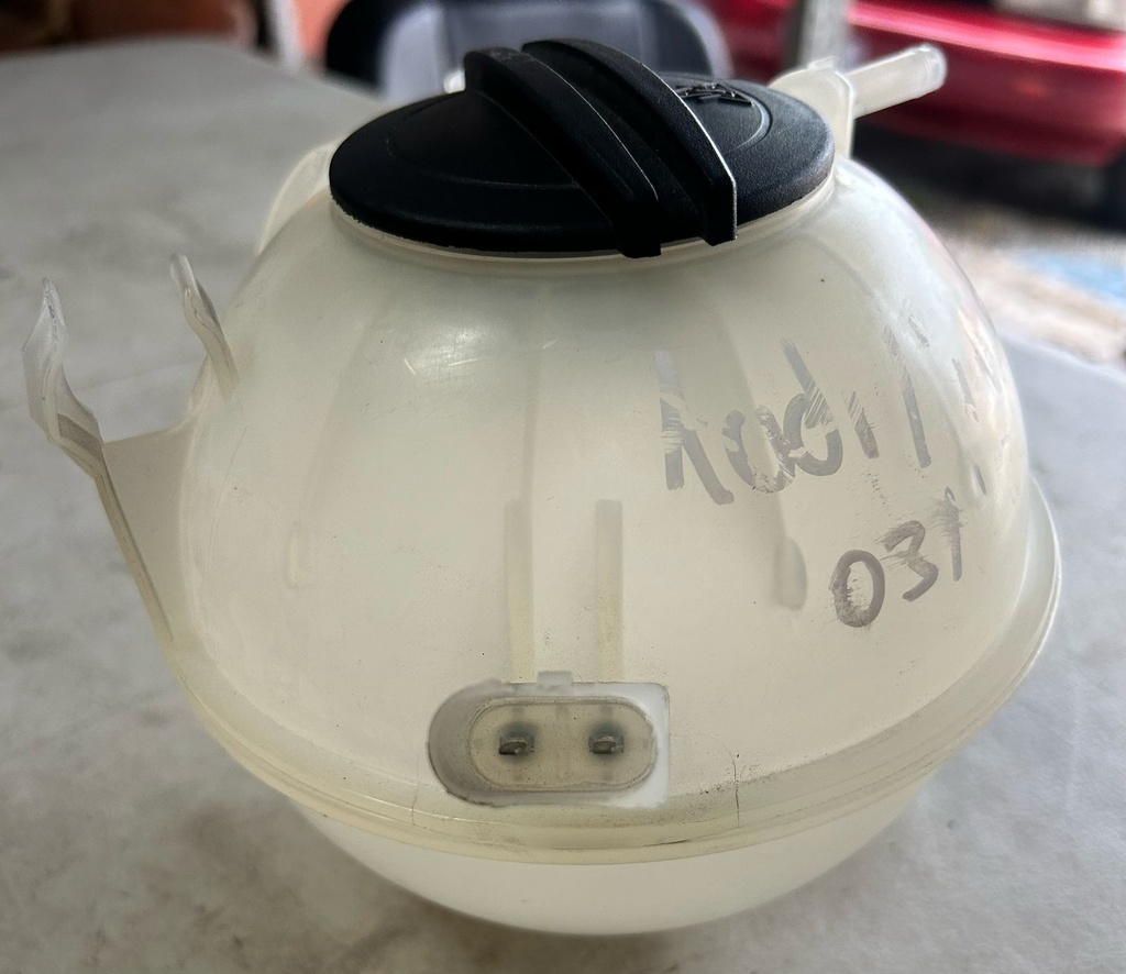 Depósito de refrigerante para Audi A3 2001 al 2004 / S3 2000 al 2003 / TT 1999 al 2006 / Volkswagen Golft 1999 al 2010 / Beetle 2006 al 2010 / Jetta 1999 al 2010