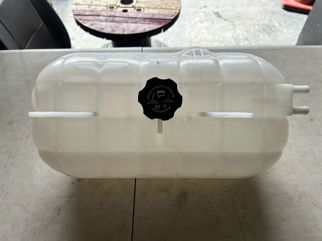 Deposito de coolant para Freightliner Century Class 2001 al 2009 / Columbia 2003 al 2009