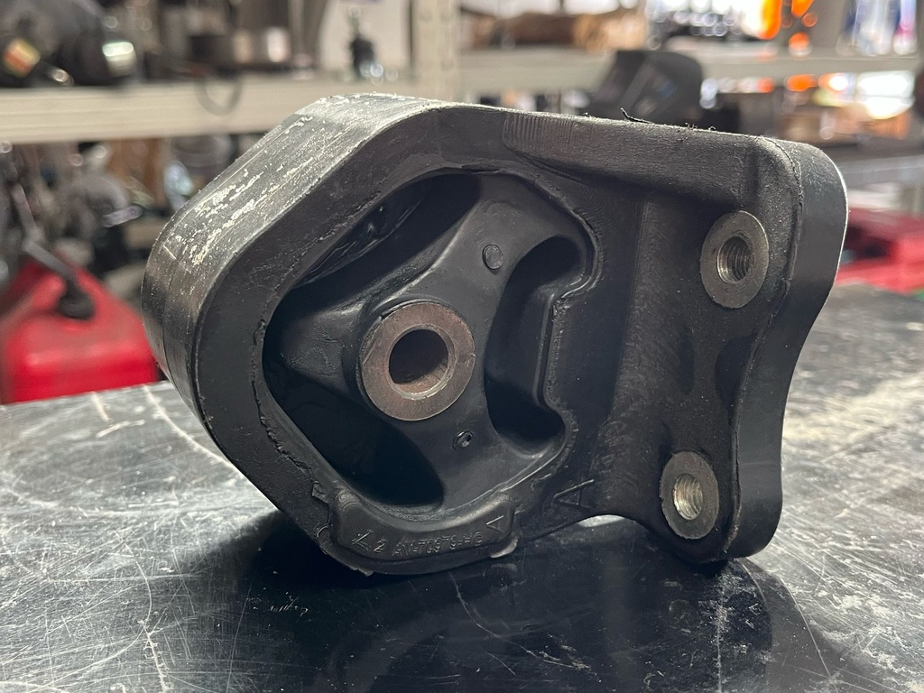 Soporte de Motor Trasero Honda CR-V 2.4L 2002-2006 / Honda Element 2.4L 2003-2011.