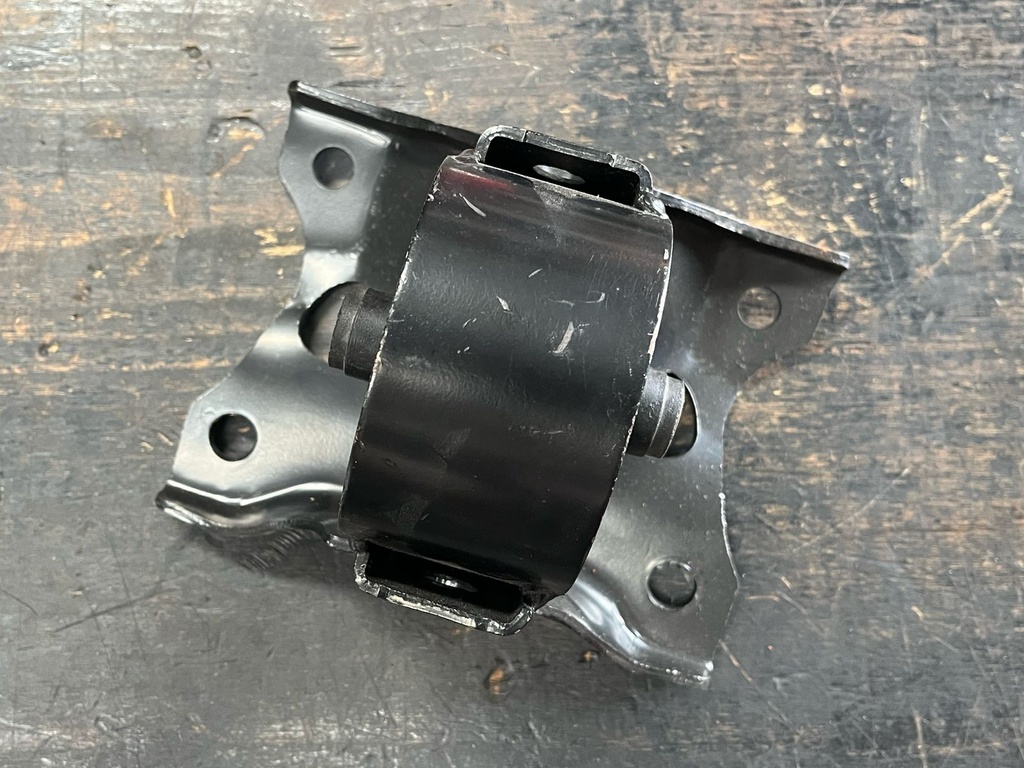 Soporte de Transmision Nissan Maxima 3.5L V6 1997-2003 / Infiniti I30 3.0L V6 1996-2003 7 Infiniti I35 3.5L V6 2002-2004.